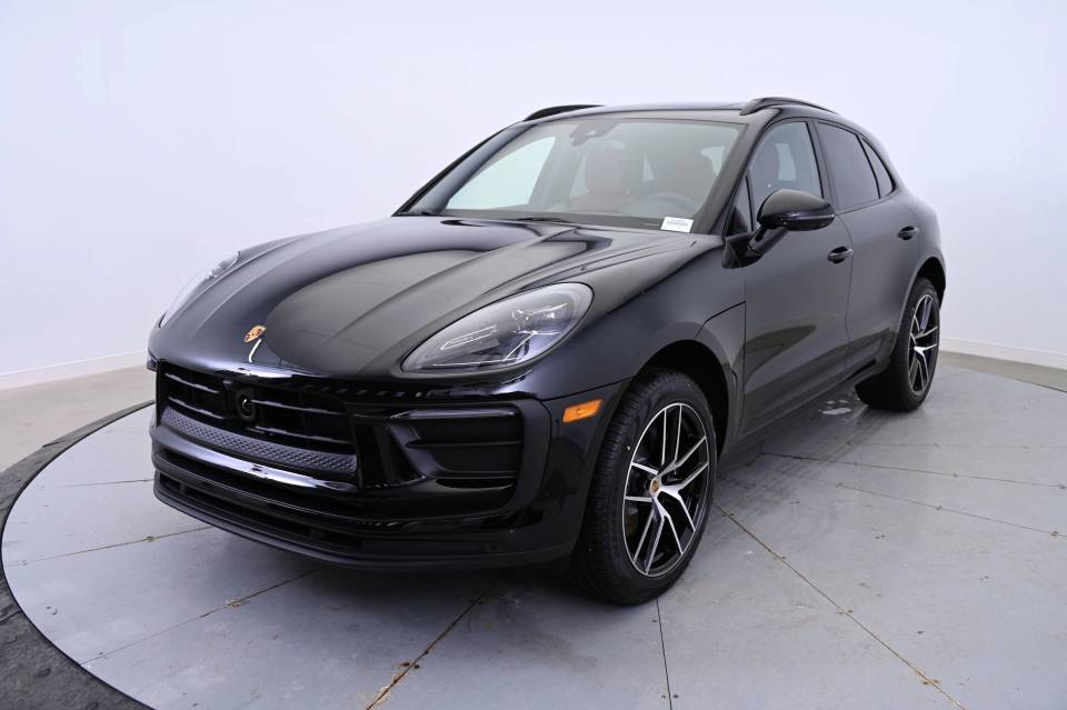 2025 Porsche Macan Base