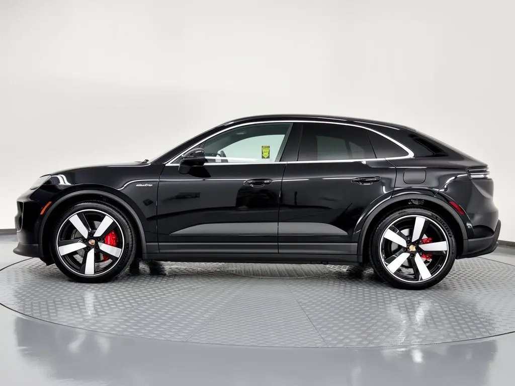 2025 Porsche Macan S - Photo 16
