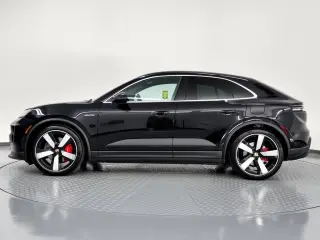 2025 Porsche Macan S - Photo 13