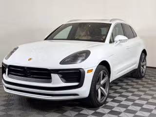 2025 Porsche Macan's photo