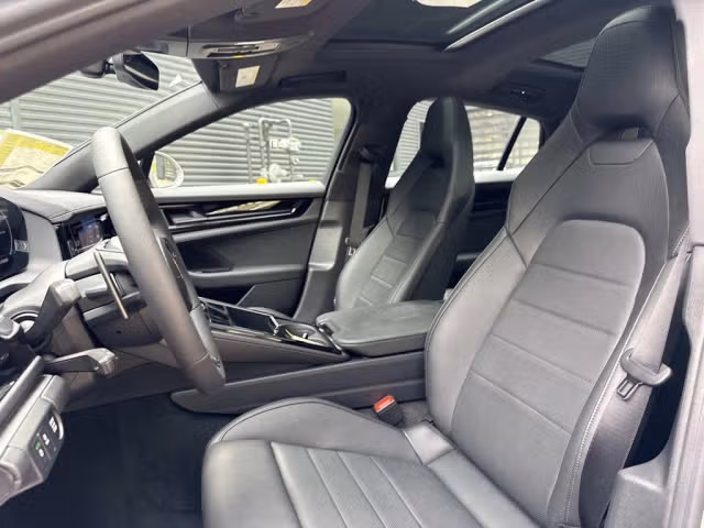 2025 Porsche Panamera 4 E-Hybrid - Photo 34
