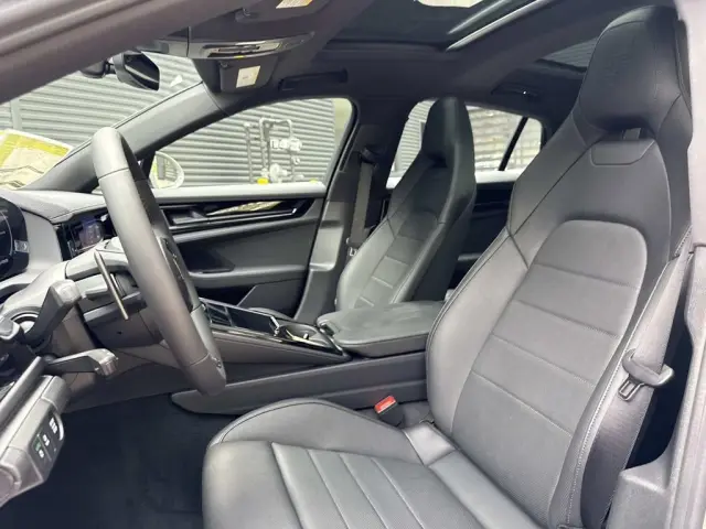 2025 Porsche Panamera 4 E-Hybrid - Photo 38