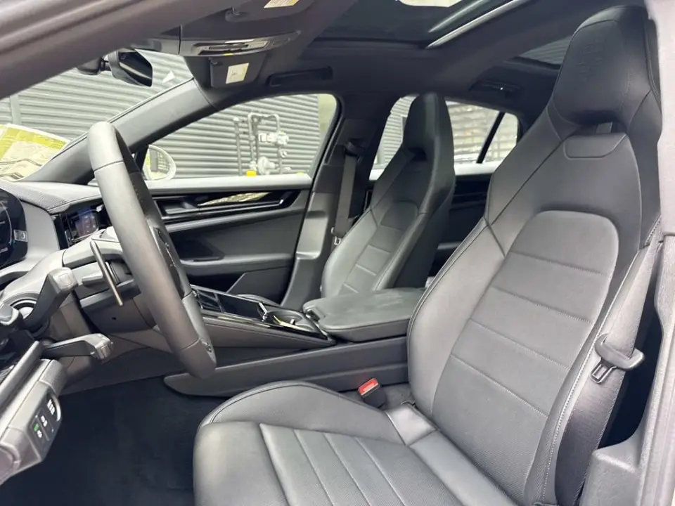 2025 Porsche Panamera 4 E-Hybrid - Photo 39