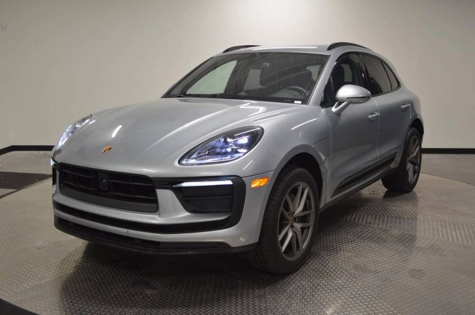 2025 Porsche Macan Base