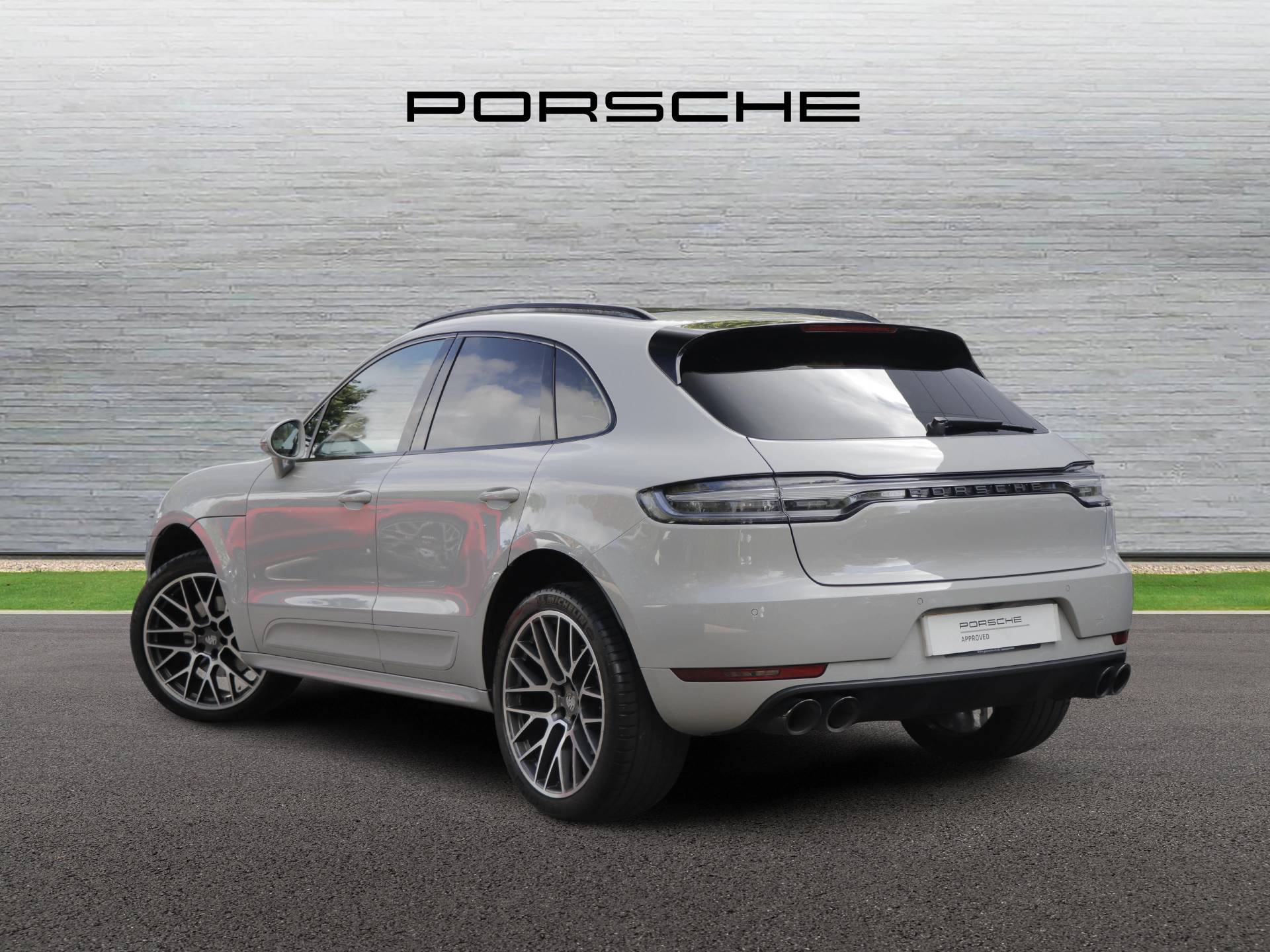 Macan, photo 2 of 40