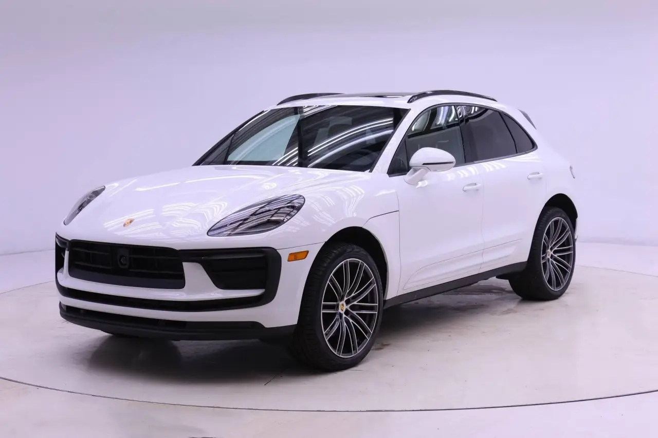 2025 Porsche Macan - Photo 8