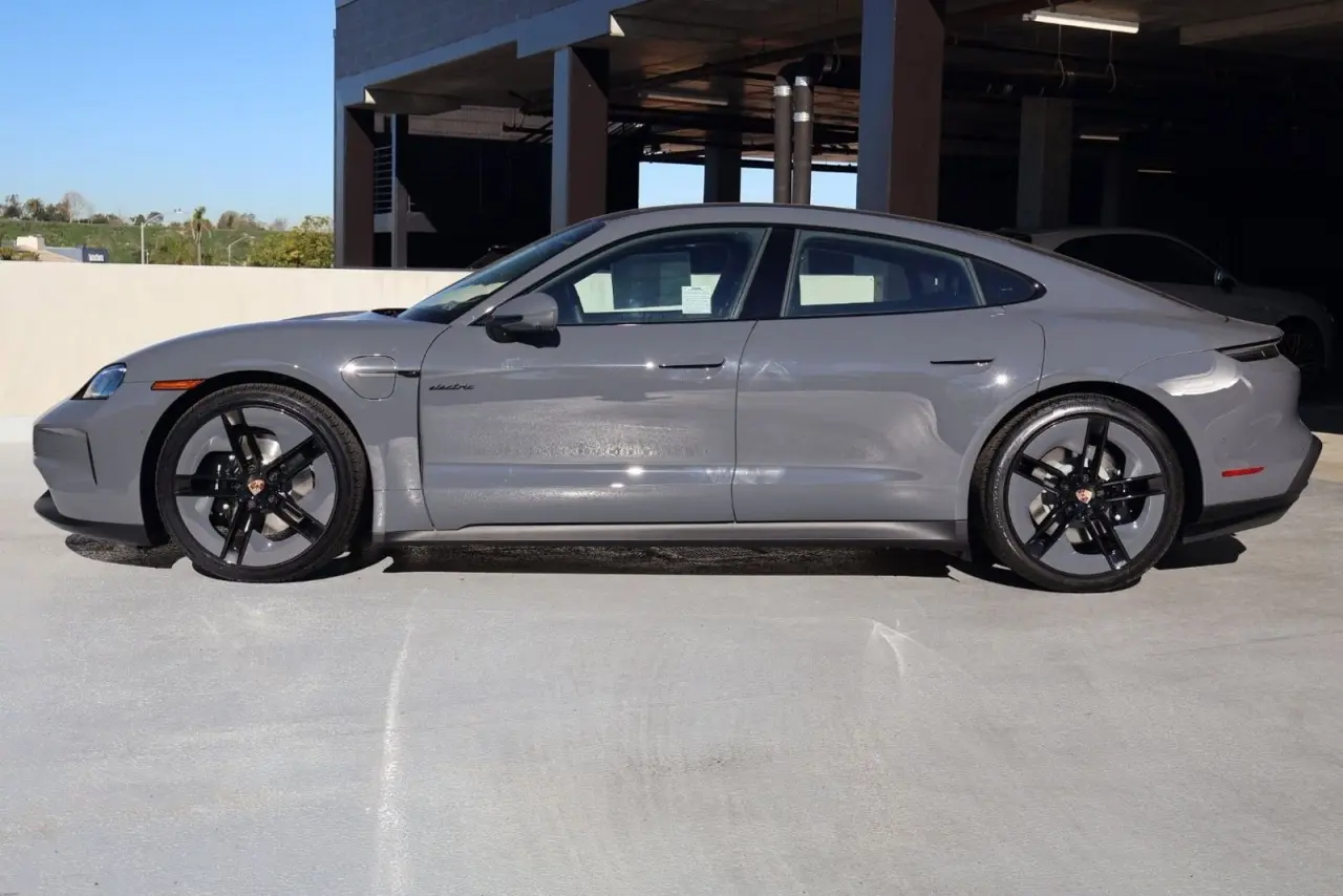 2026 Porsche Taycan Base - Photo 16