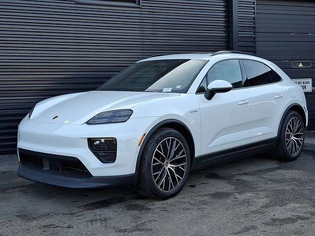 2025 Porsche Macan Base