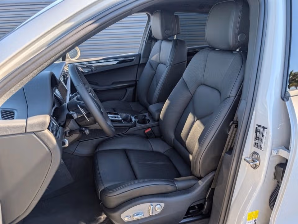 2026 Porsche Macan - Photo 35