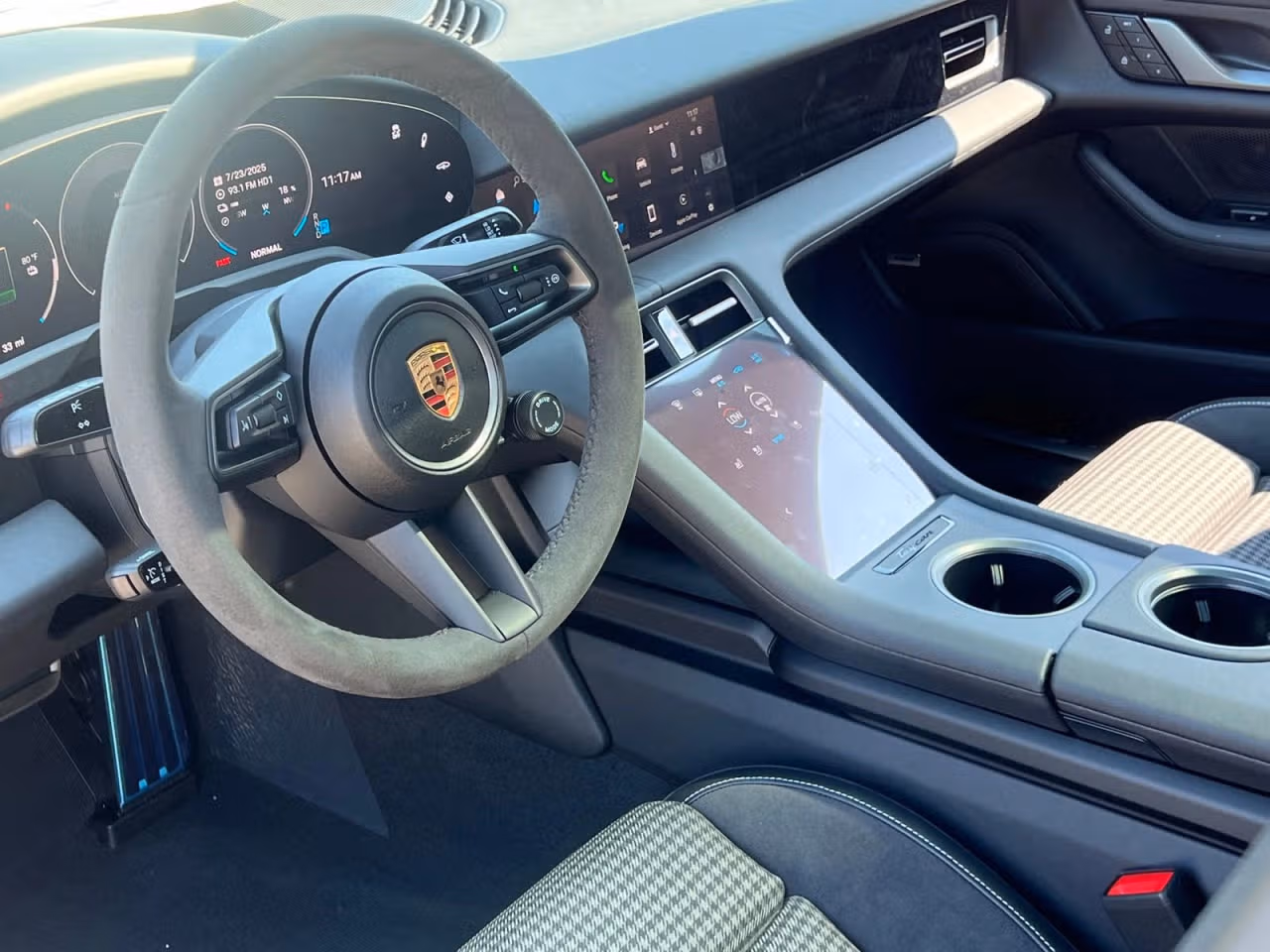 2025 Porsche Taycan Base - Photo 28