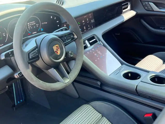 2025 Porsche Taycan Base - Photo 30