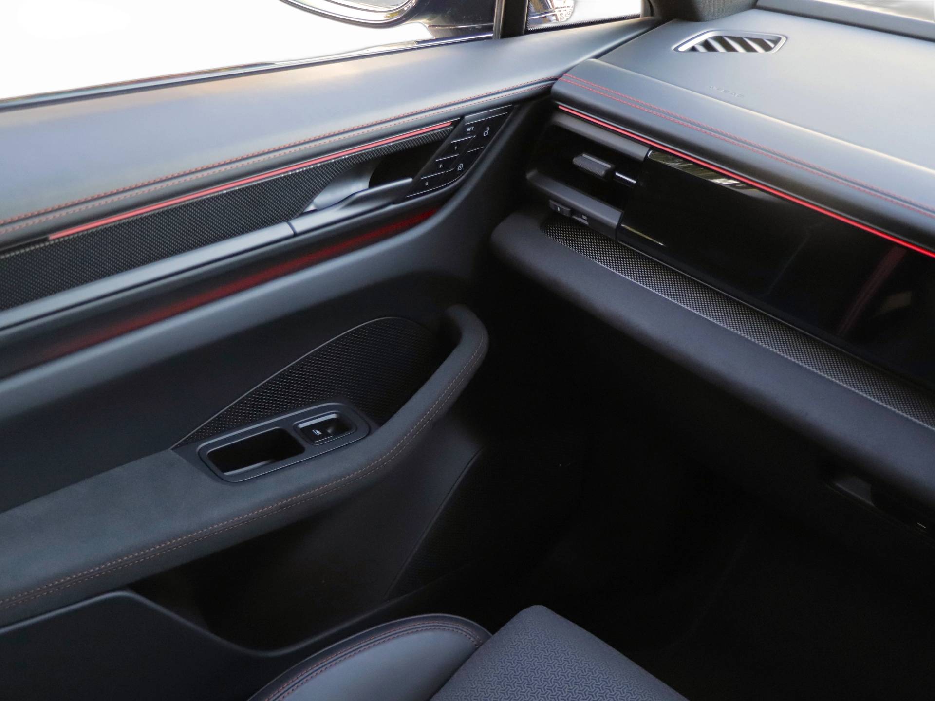 Macan GTS, photo 38 of 38