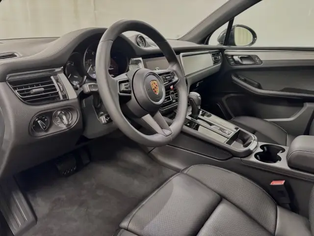 2026 Porsche Macan T - Photo 22