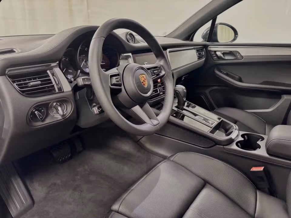 2026 Porsche Macan T - Photo 19