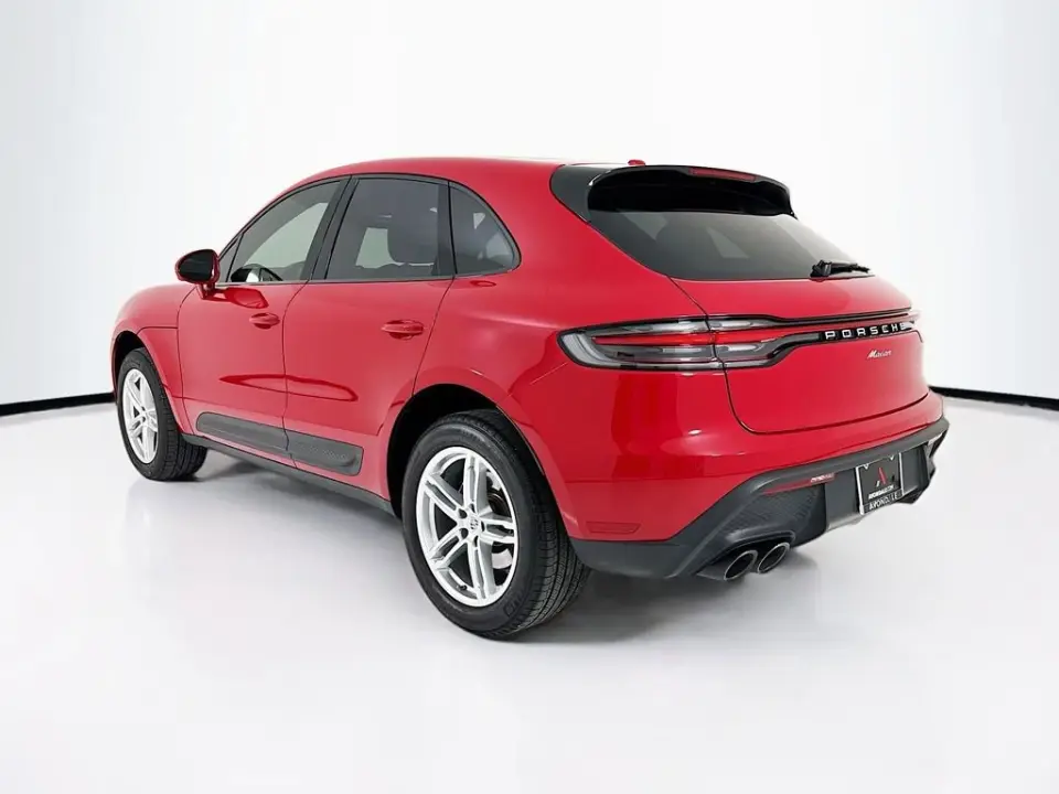 2025 Porsche Macan T - Photo 23