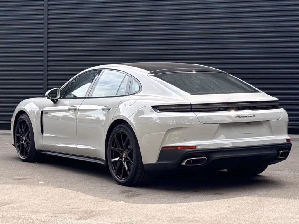 2025 Porsche Panamera 4 E-Hybrid - Photo 20