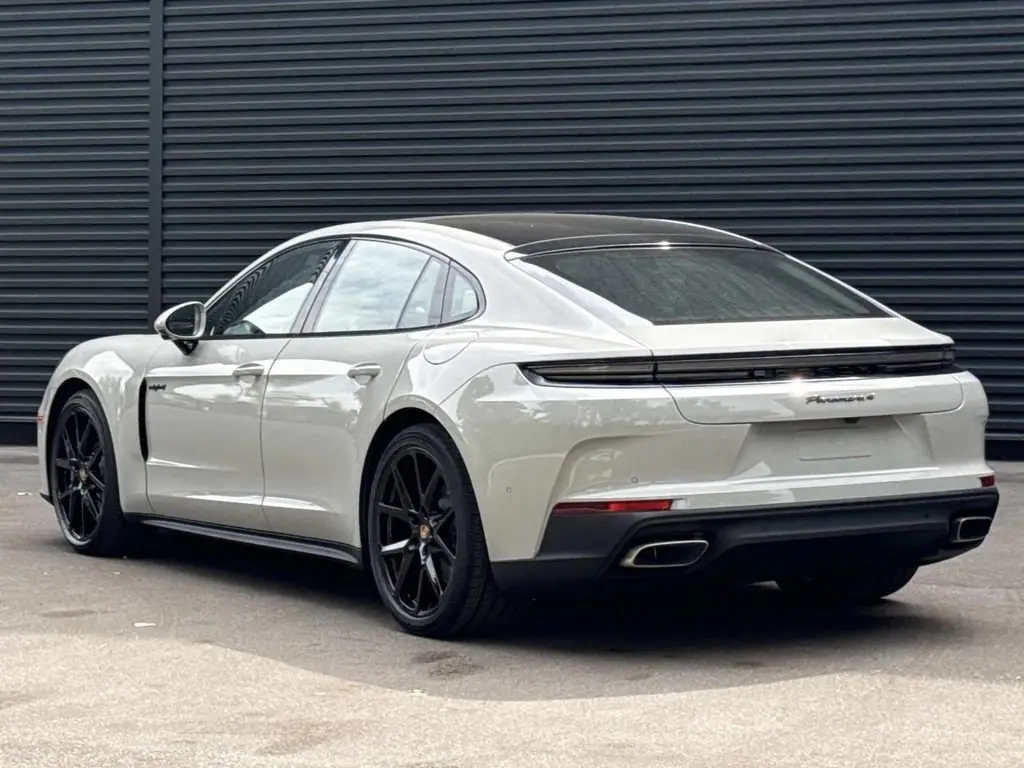 2025 Porsche Panamera 4 E-Hybrid - Photo 24
