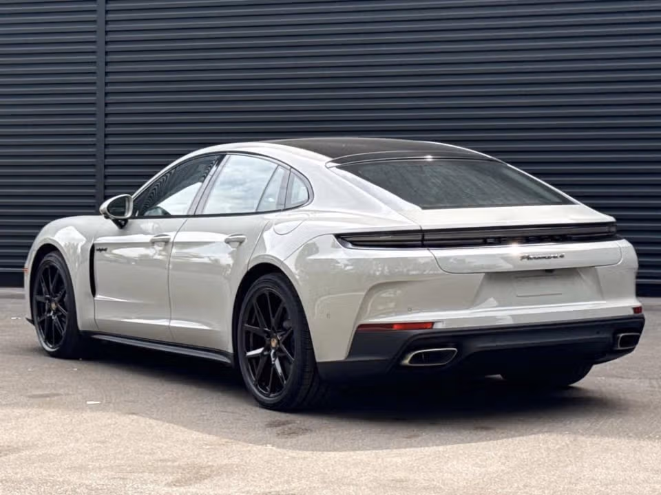 2025 Porsche Panamera 4 E-Hybrid - Photo 19