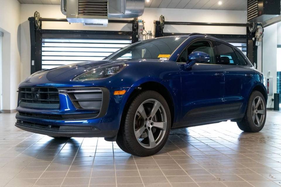 2025 Porsche Macan Base