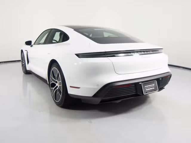 2025 Porsche Taycan 18