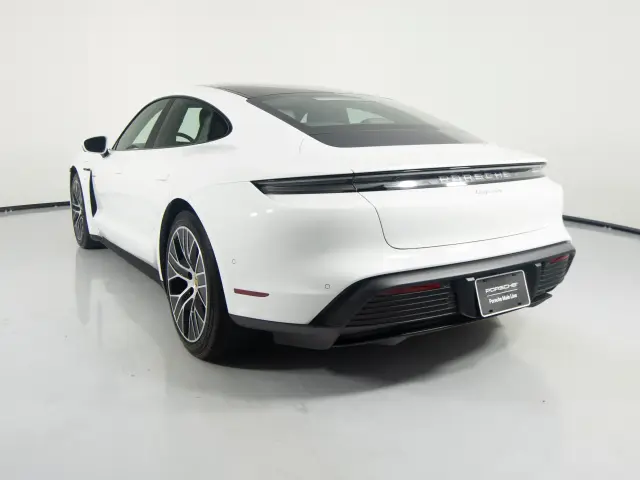 2025 Porsche Taycan 22