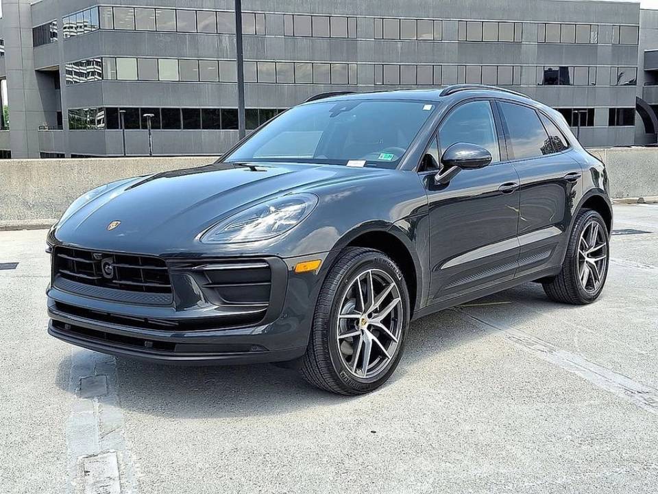 2025 Porsche Macan Base
