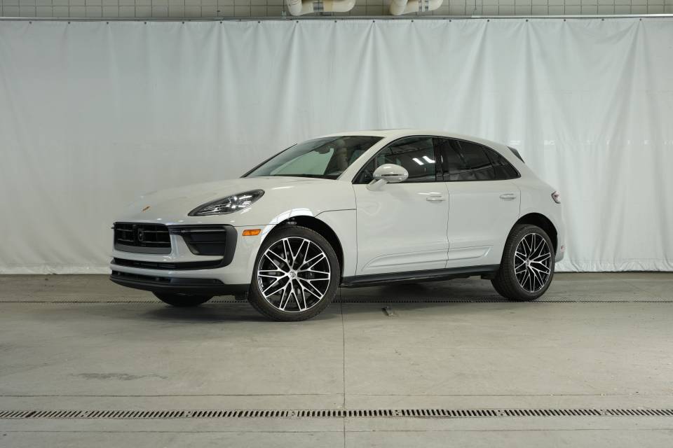 2025 Porsche Macan Base