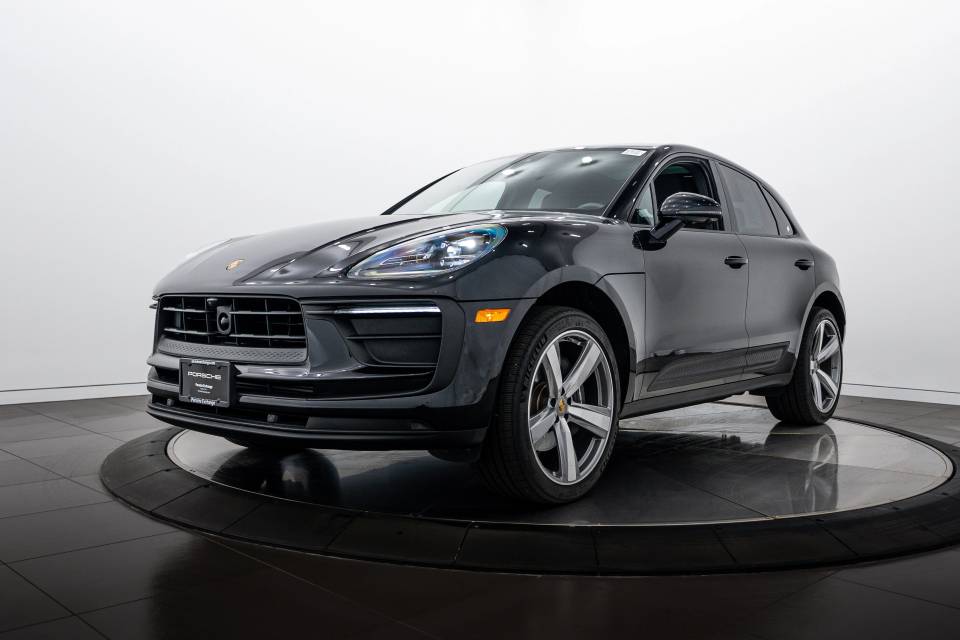 2025 Porsche Macan Base
