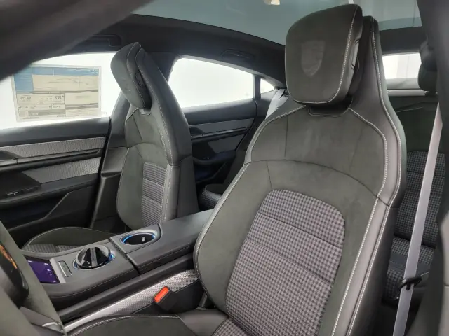 2025 Porsche Taycan Base - Photo 38