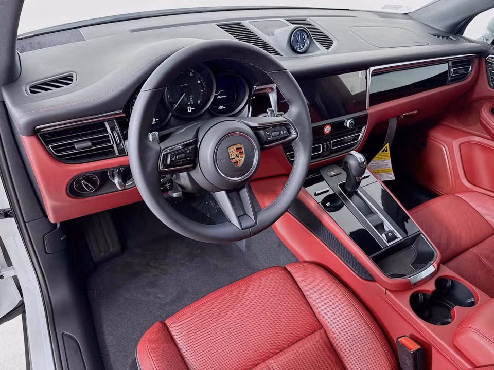 2026 Porsche Macan T - Photo 27