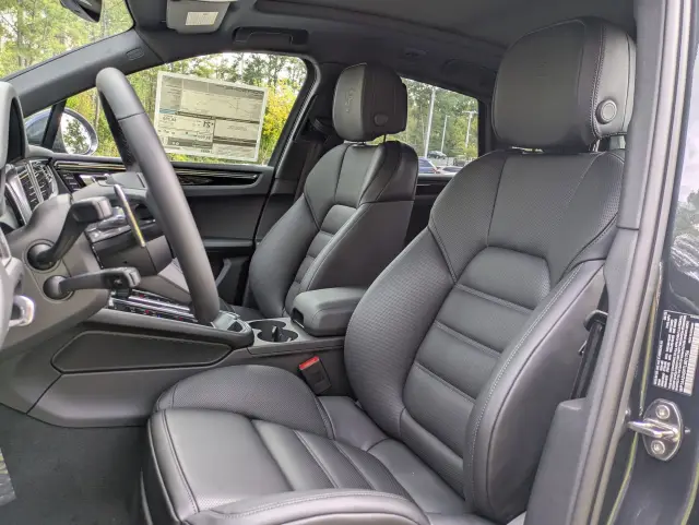 2026 Porsche Macan T - Photo 38