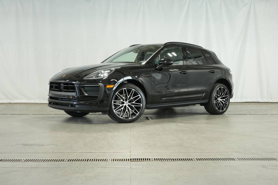 2025 Porsche Macan Base