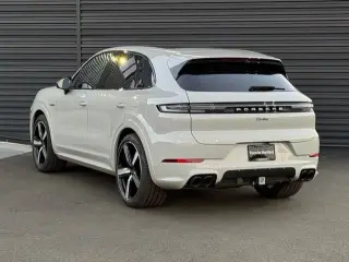 2025 Porsche Cayenne Turbo E-Hybrid - Photo 21