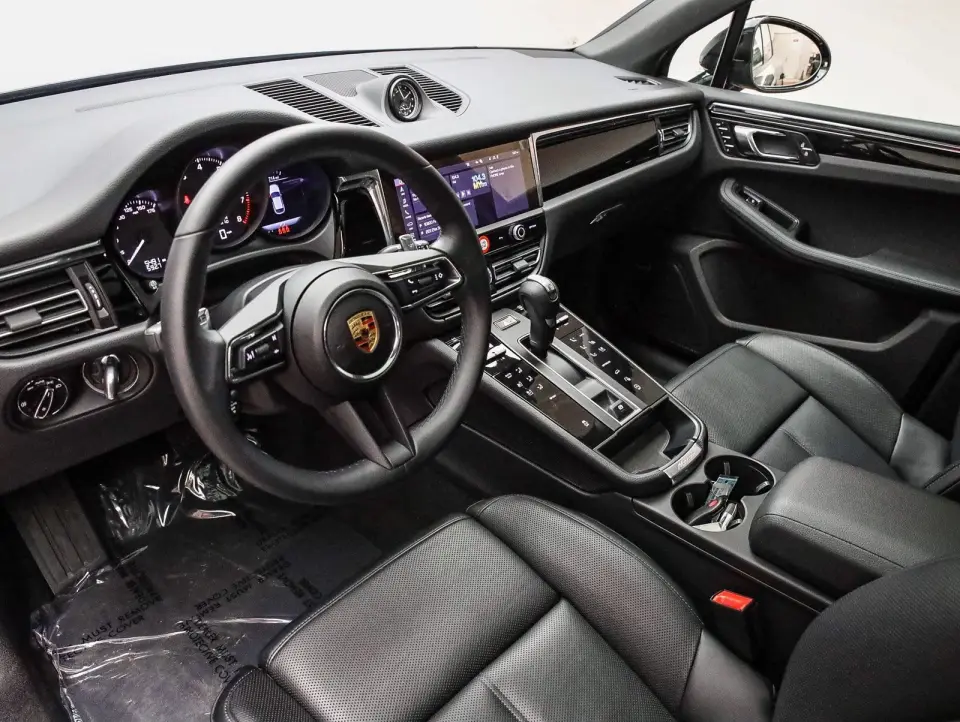 2025 Porsche Macan Base - Photo 31