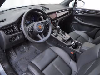 2026 Porsche Macan T - Photo 25