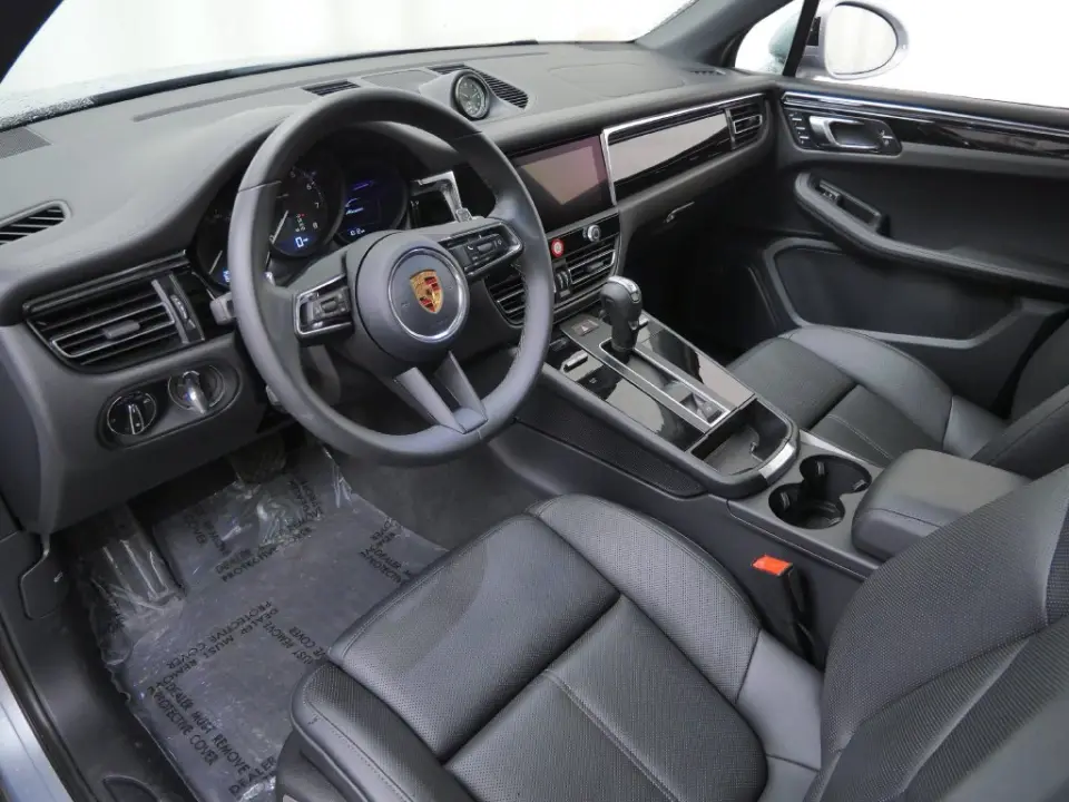 2026 Porsche Macan T - Photo 31