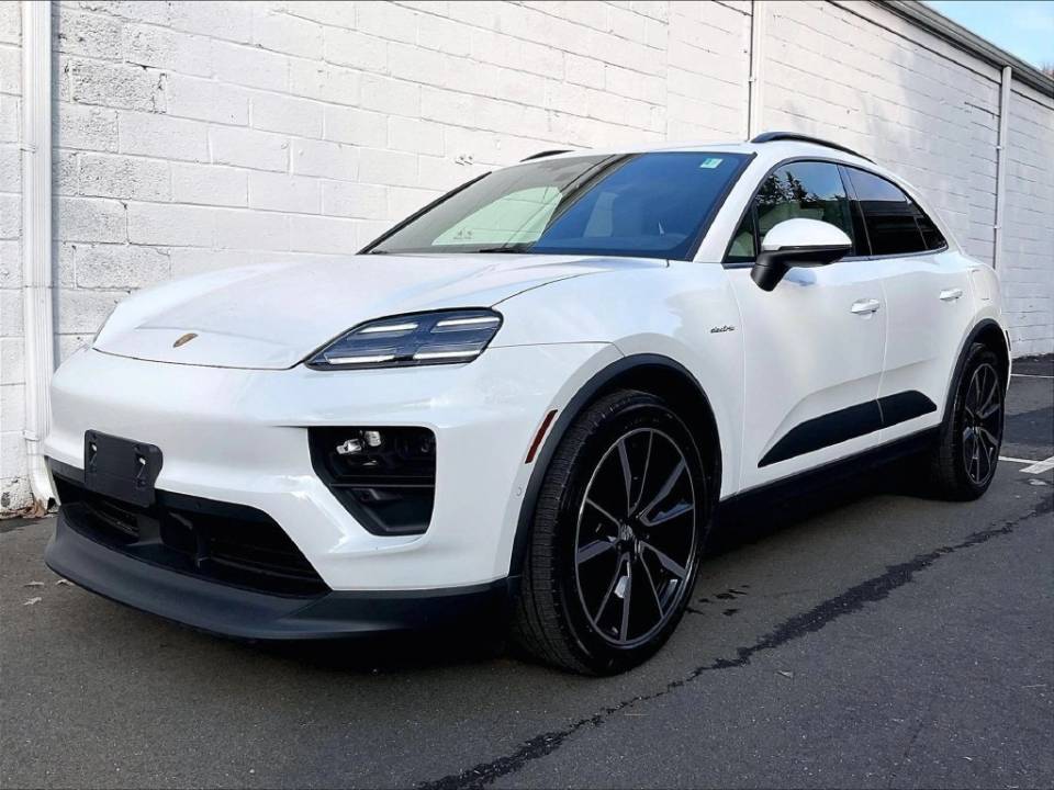 2025 Porsche Macan Base