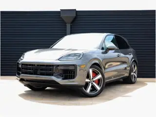 2025 Porsche Cayenne Turbo E-Hybrid - Photo 5