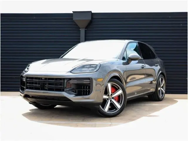 2025 Porsche Cayenne Turbo E-Hybrid - Photo 6