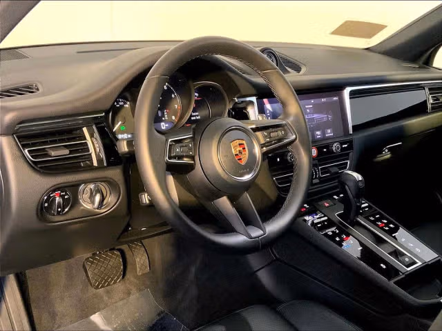 2026 Porsche Macan T - Photo 26