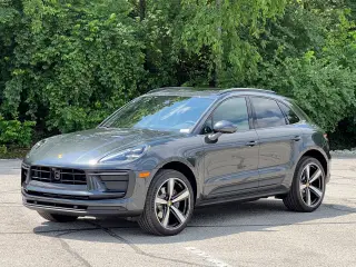 2026 Porsche Macan T - Photo 5
