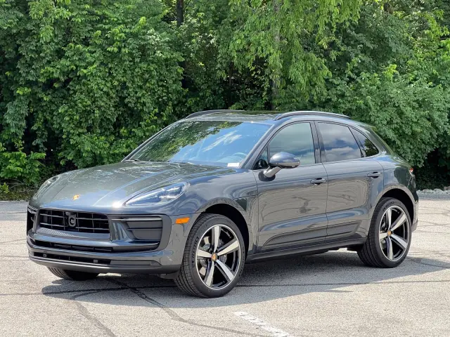 2026 Porsche Macan T - Photo 6