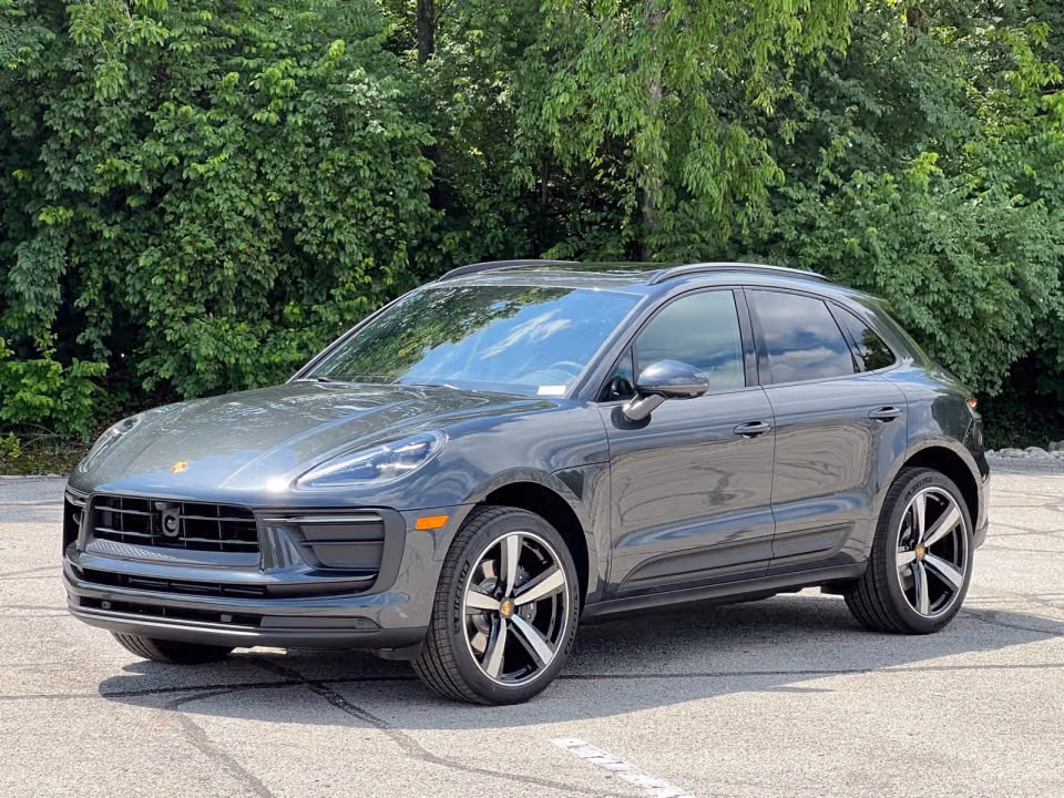 2026 Porsche Macan T - Photo 3