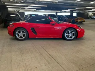 2024 Porsche 718 37