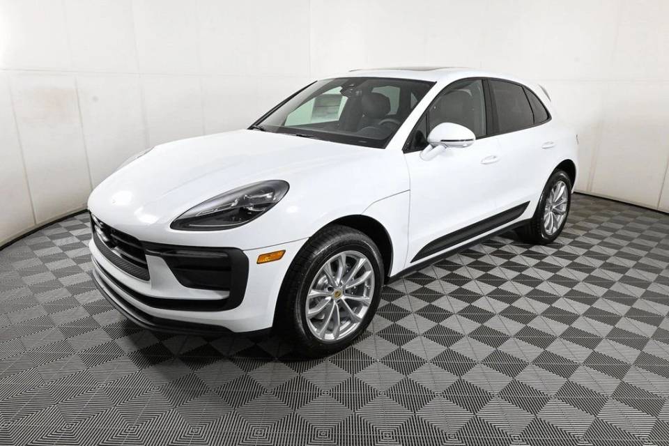 2025 Porsche Macan Base