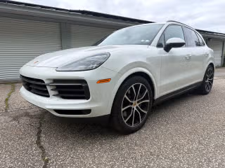 2023 Porsche Cayenne S's photo