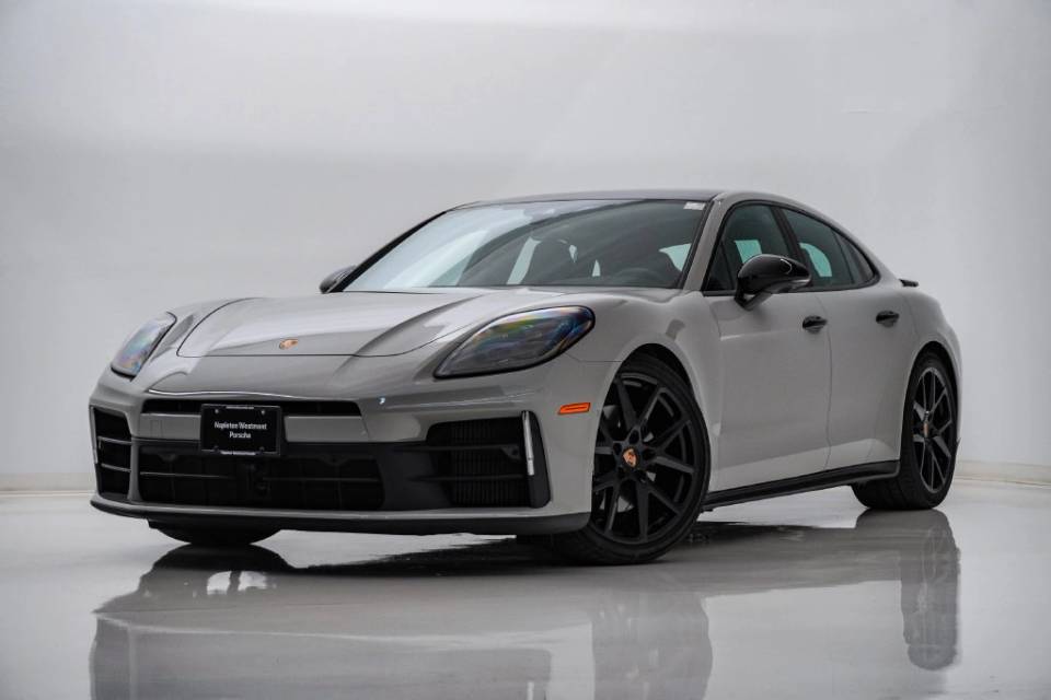 2026 Porsche Panamera 4