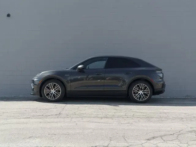 2026 Porsche Macan Base - Photo 15