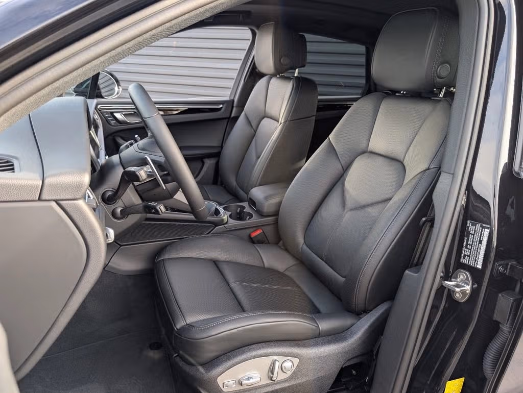2026 Porsche Macan - Photo 36