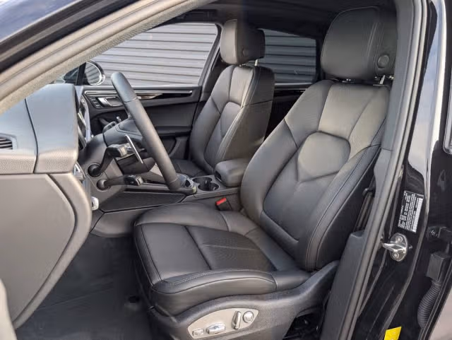 2026 Porsche Macan - Photo 34